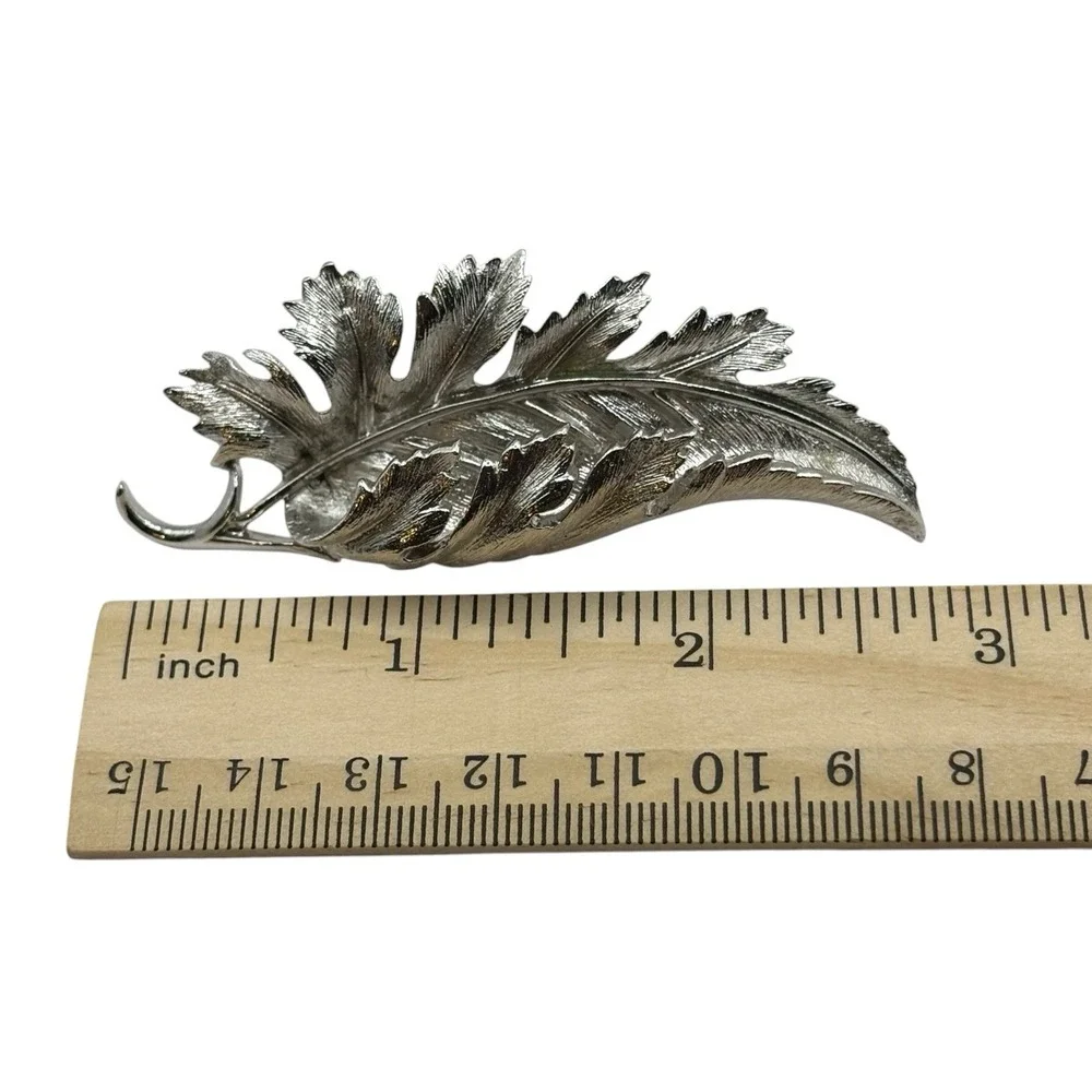 Coro Pegasus Leaf‎ Brooch Silver Tone Textured  Curled Vintage Nature 3D Brushed
